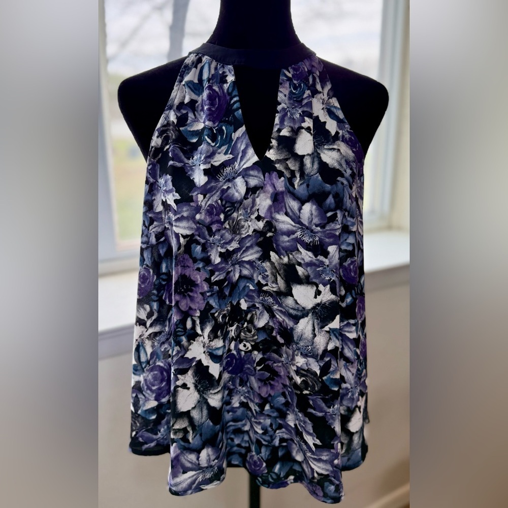 Astr the Label black purple floral flowy halter key hole neckline chic top M EUC